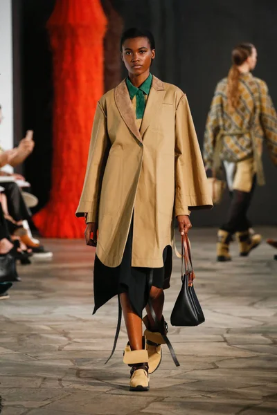 Look 32